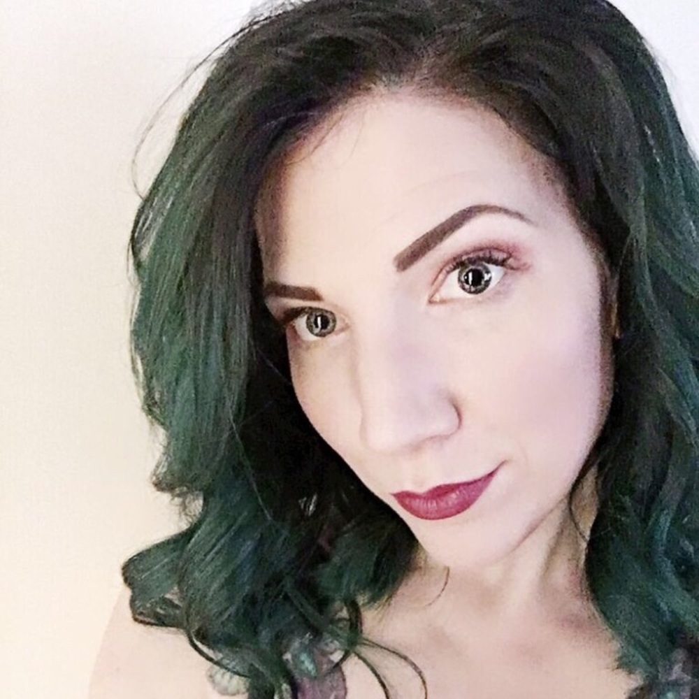 Meet your Posher, Danielle